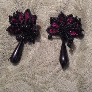 💚 3/$10 Pink & Black Beaded Earrings